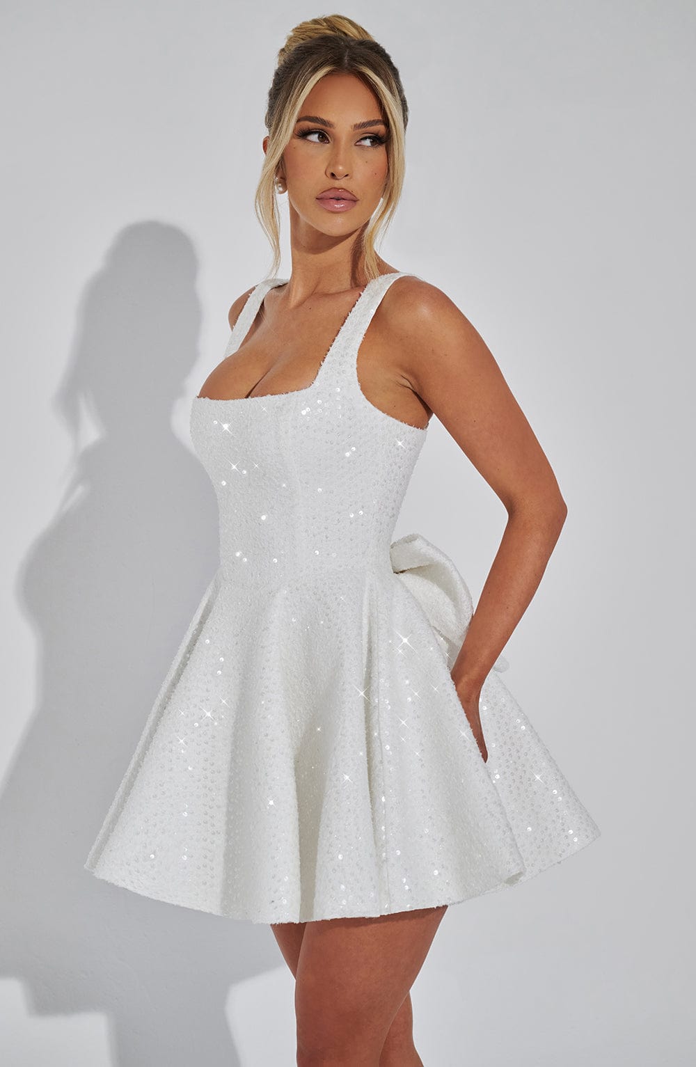 Luniva™ | Fliegenknoten Mini Kleid