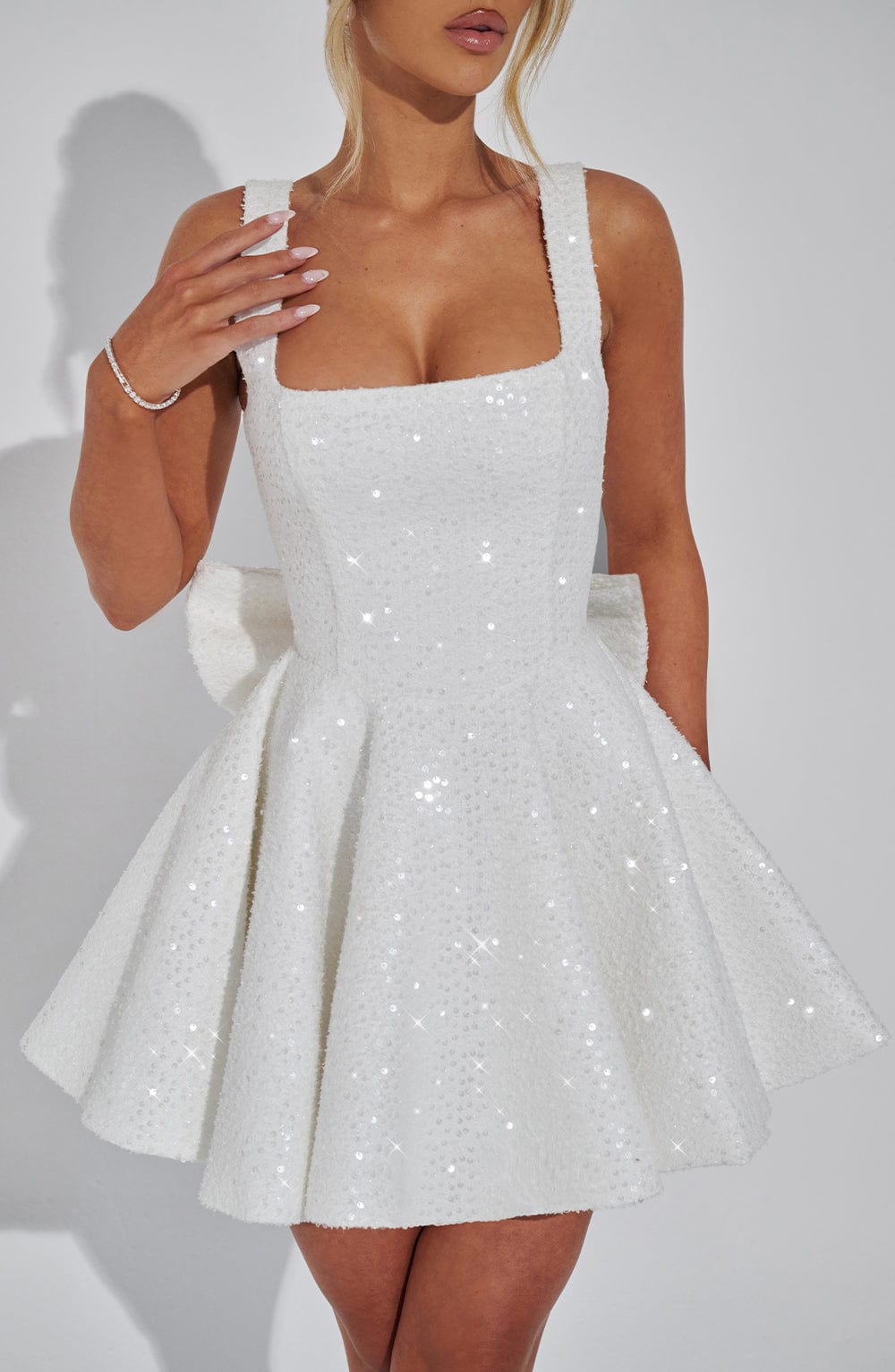 Luniva™ | Fliegenknoten Mini Kleid
